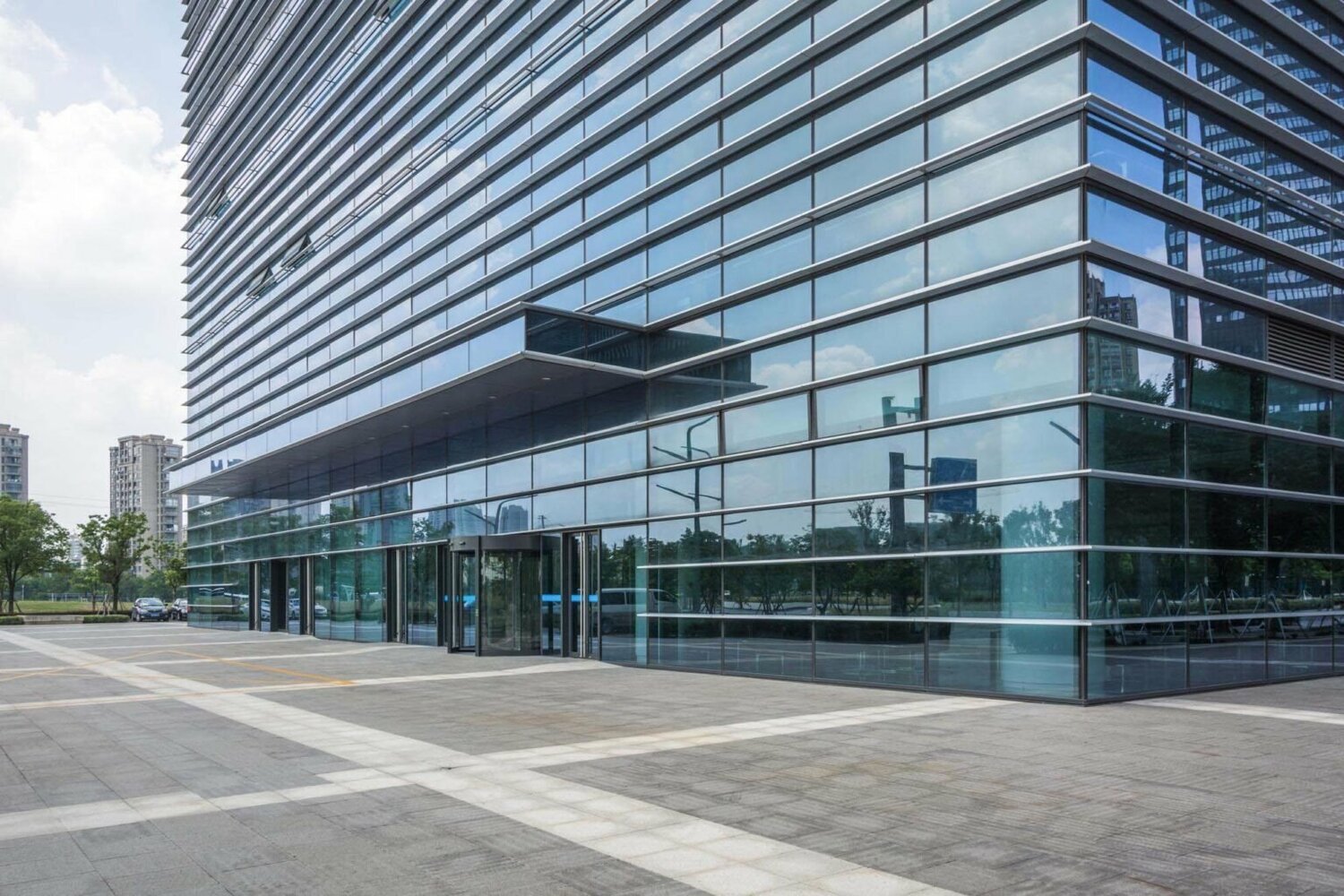 Бизнес-центры и административные здания с панорамным остеклением